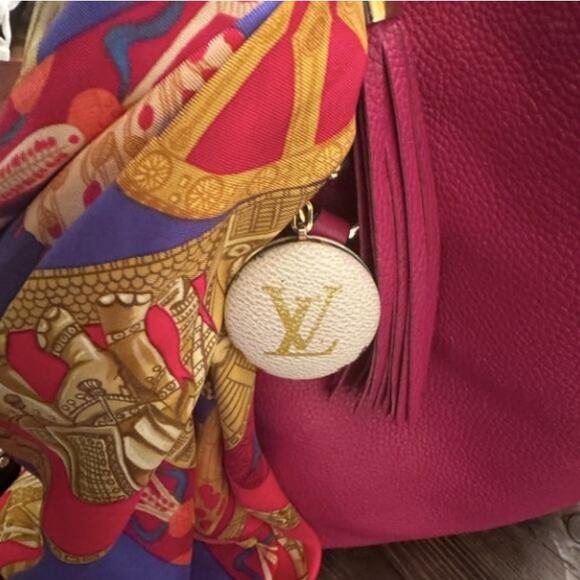 Louis Vuitton Murikami Monogram  Light up Keychain/bag charm with gold detail - Picture 1 of 11